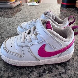 Nike toddler White and pink Sneakers